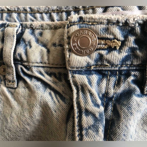Garage Denim Light Wash Ripped Denim Shorts - Size 1 (26) - Picture 8 of 8